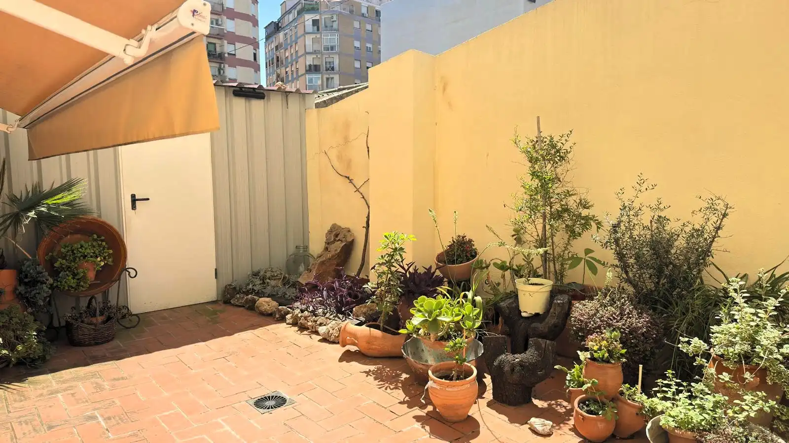 Terraza de Piso en venta en Castellón de la Plana / Castelló de la Plana con Terraza, Trastero y Balcón