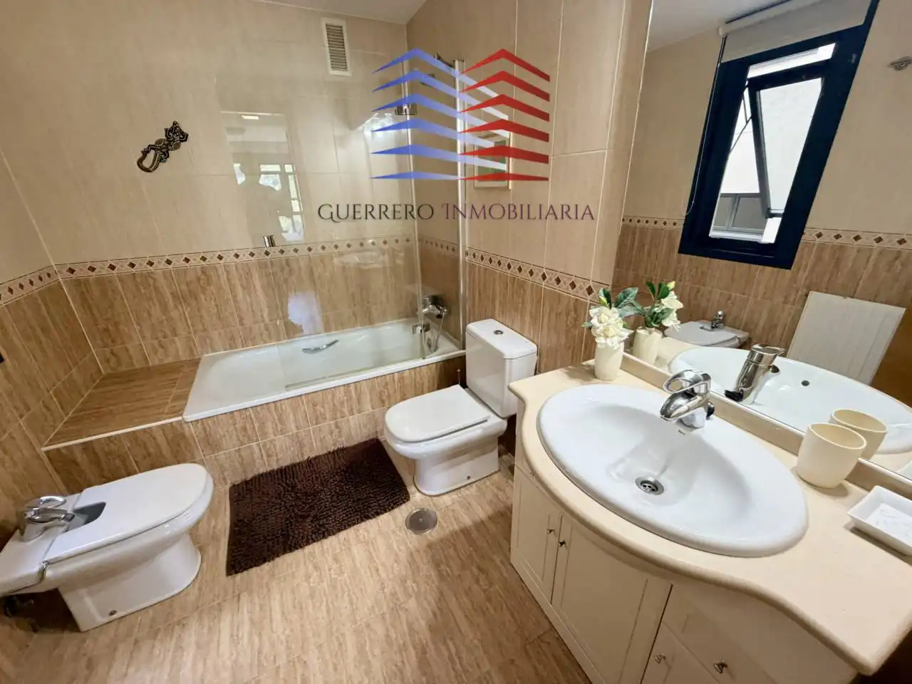 Bany de Apartament en venda en Ourense Capital  amb Calefacció, Parquet i Traster
