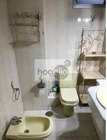 Baño de Piso de alquiler en Sevilla con Aire acondicionado, Terraza y Amueblado