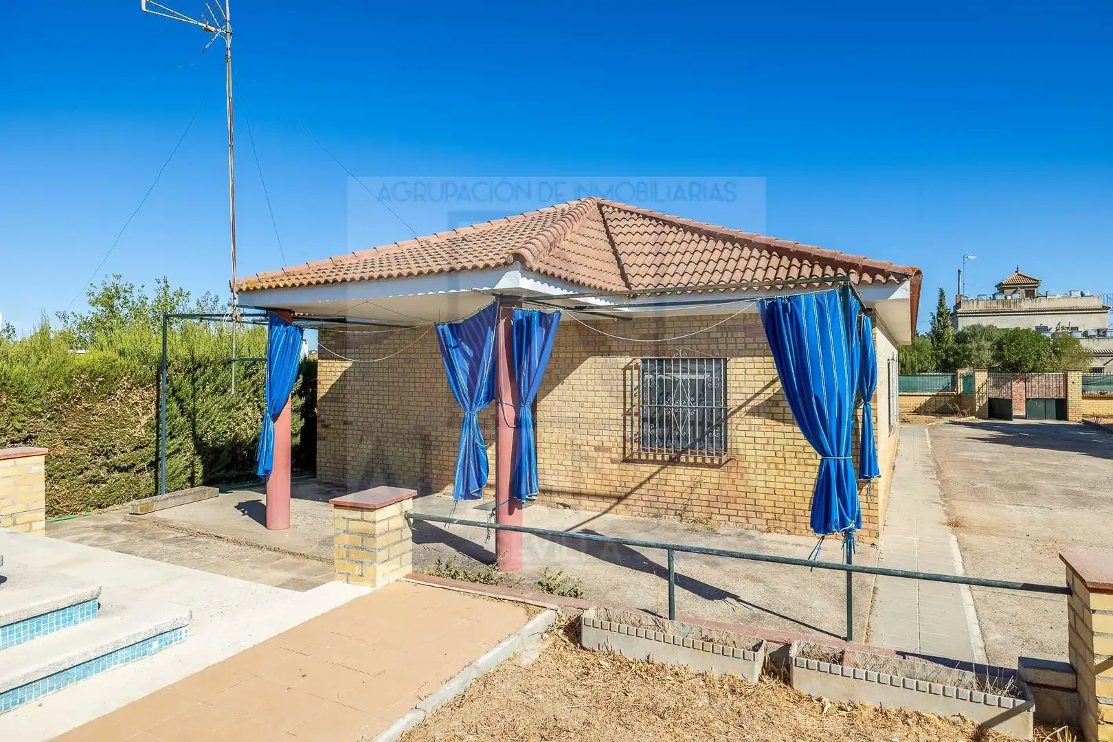 Houses for sale in Sanlúcar la Mayor, Sevilla
