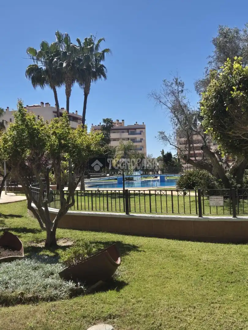 Vista exterior de Piso en venta en Alicante / Alacant con Aire acondicionado, Terraza y Piscina comunitaria