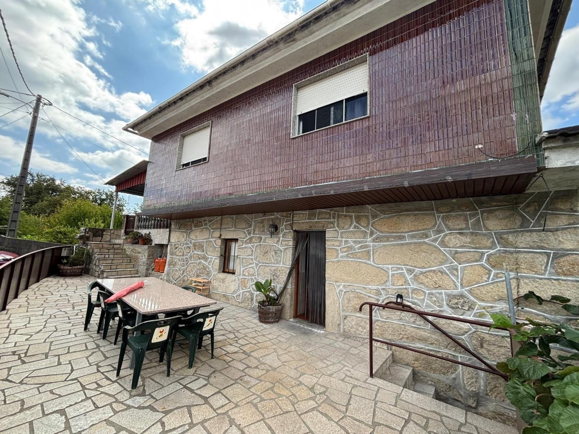 Vista exterior de Casa o xalet en venda en Arbo amb Calefacció i Terrassa