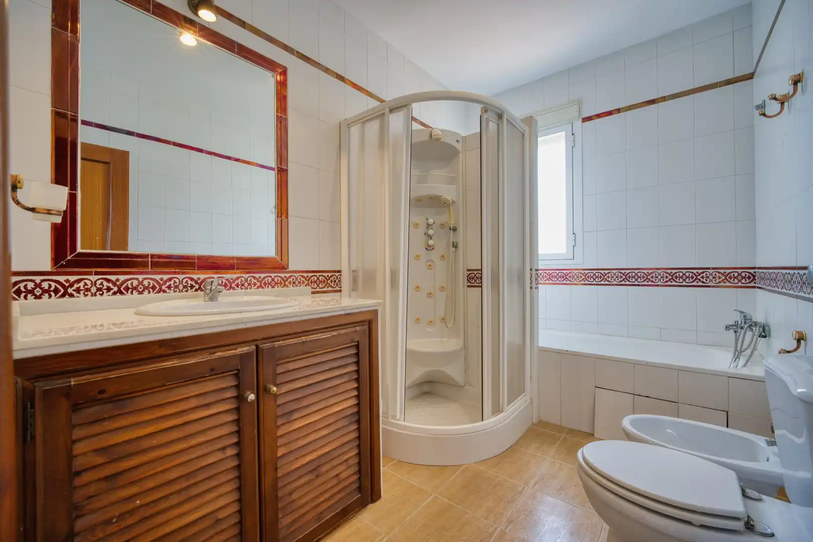 Bany de Casa o xalet en venda en Espartinas amb Jardí privat, Terrassa i Traster