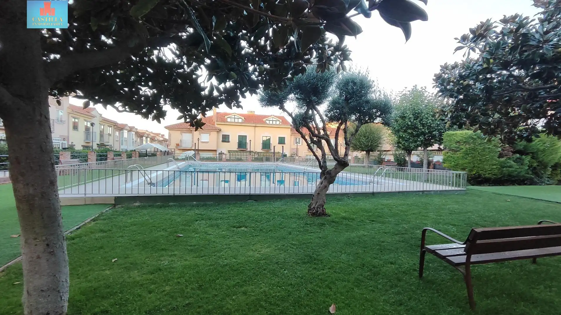 Adossat amb piscina de lloguer a Hervencias Altas - El Pinar