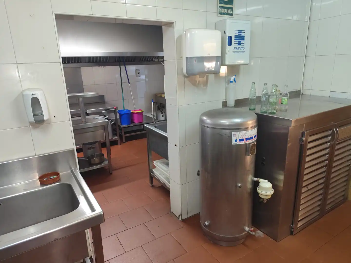 Cuina de Local de lloguer en Torrefarrera amb Aire condicionat, Calefacció i Terrassa