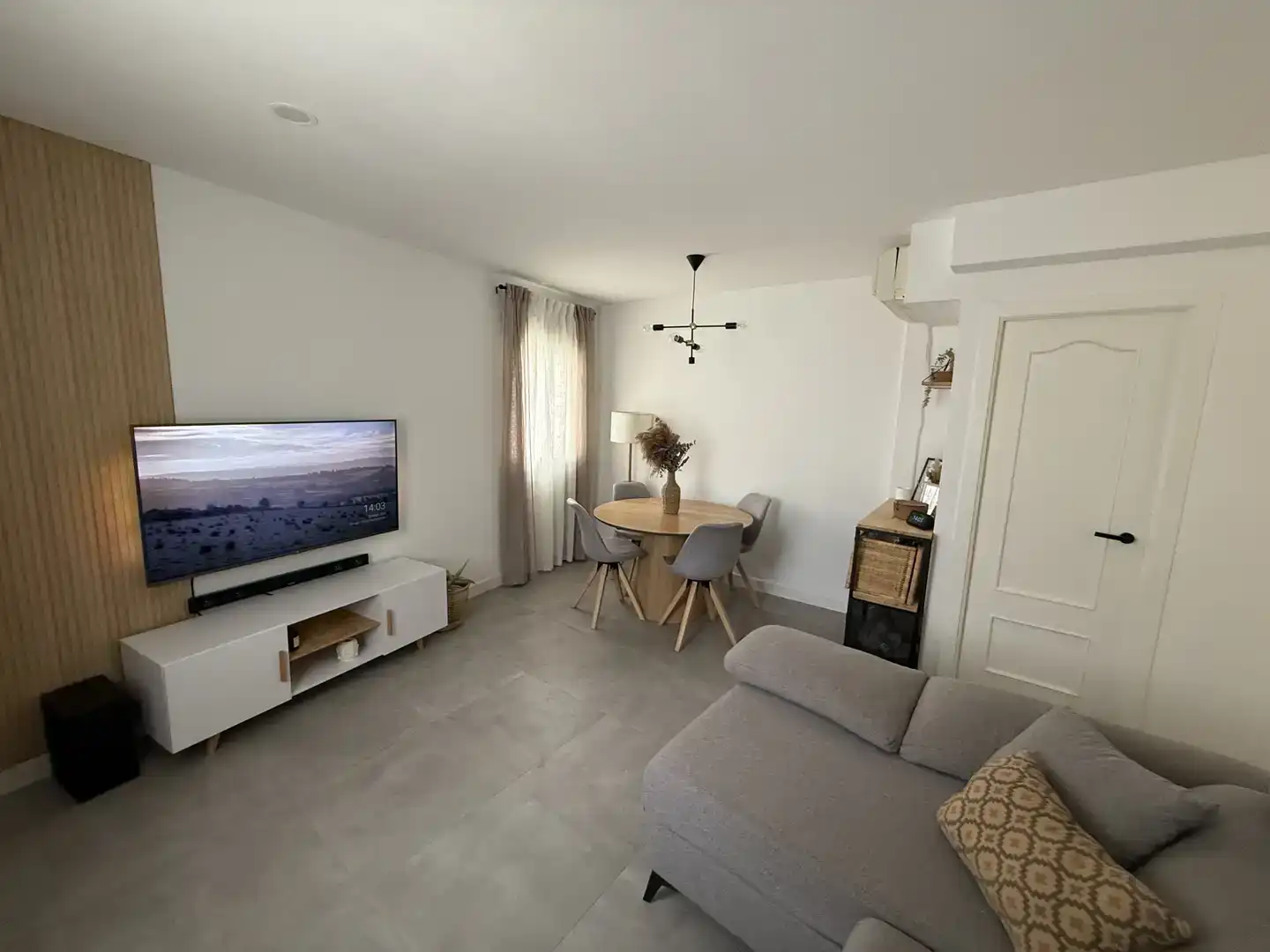 Wohnzimmer von Einfamilien-Reihenhaus zum Verkauf in Utrera mit Klimaanlage