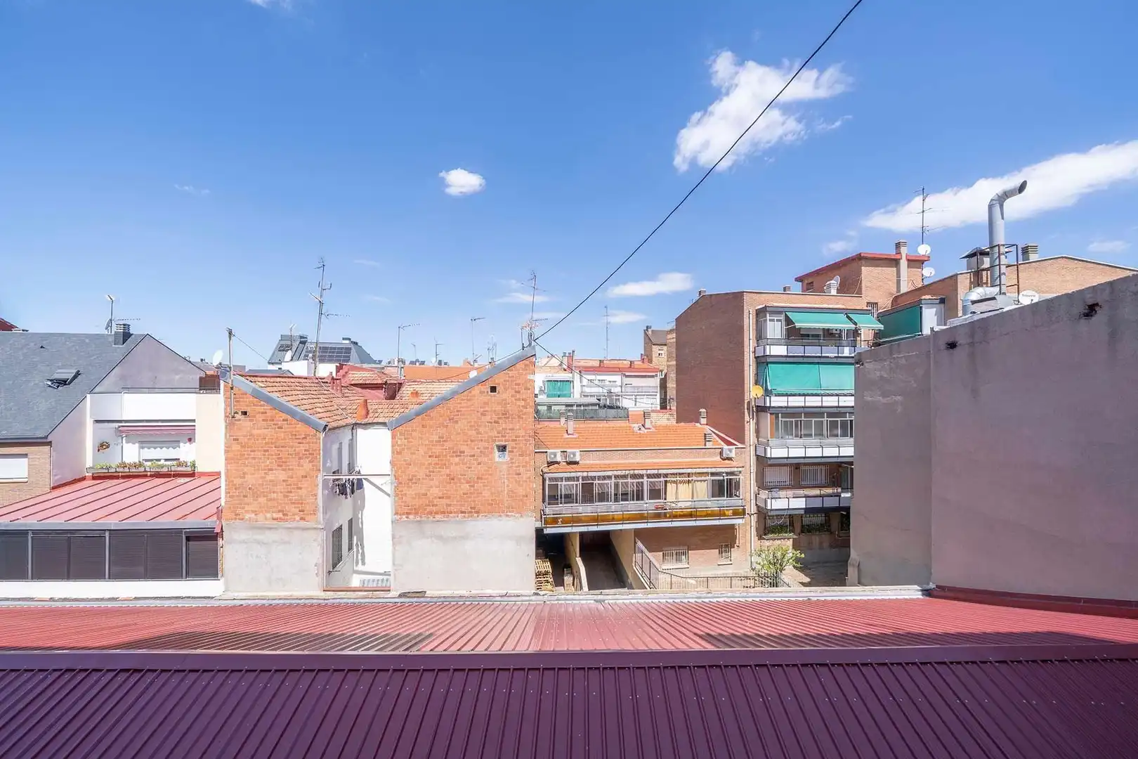 Vista exterior de Piso en venta en Madrid con Calefacción, Parquet y Trastero