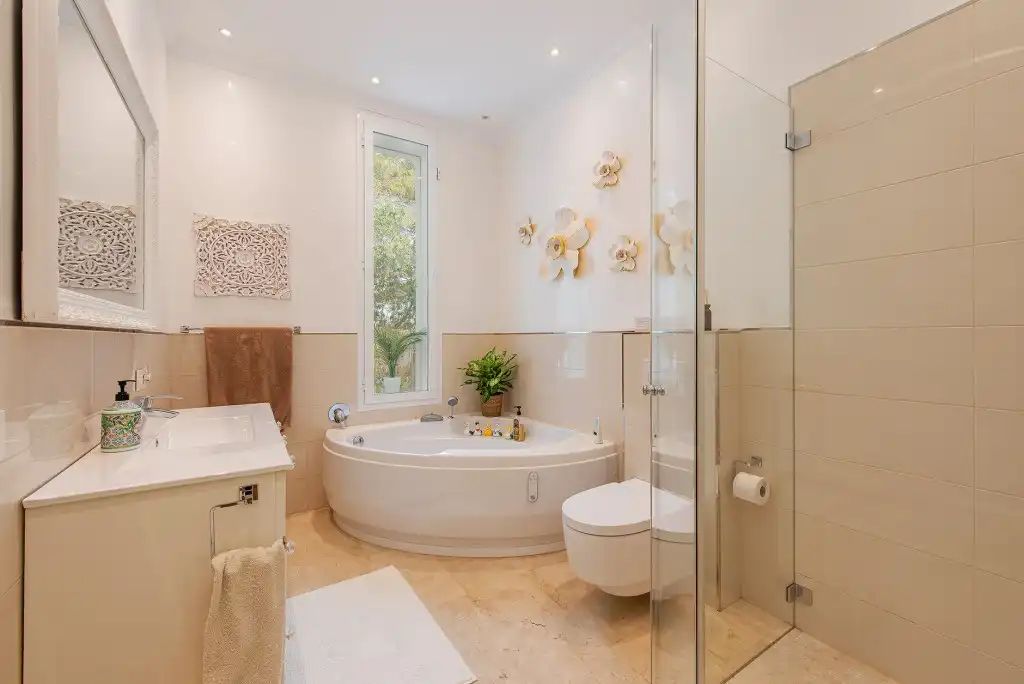 Bathroom of Houses for sale in Calvià  with Air Conditioner, Private garden and Terrace
