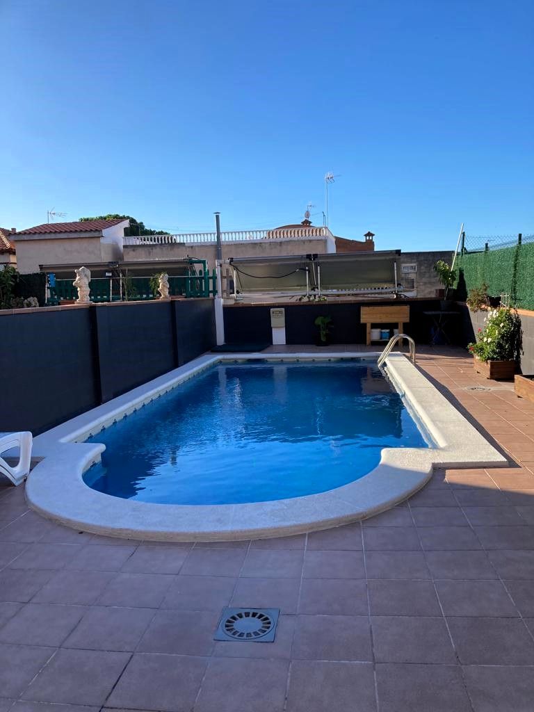 Swimming pool of Single-family semi-detached for sale in Santa Coloma de Gramenet  with Air Conditioner, Heating and Terrace