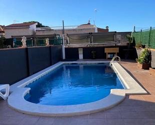 Swimming pool of Single-family semi-detached for sale in Santa Coloma de Gramenet  with Air Conditioner, Terrace and Swimming Pool