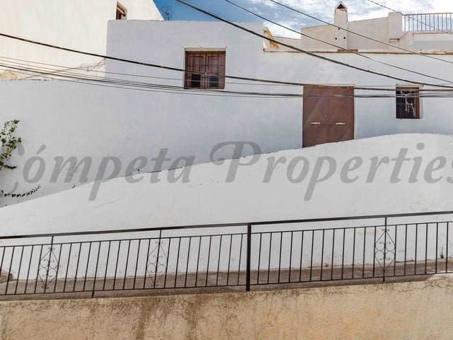 Casa adosada en venda a Salares
