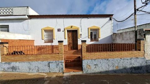 Foto 2 de Casa adosada en venta en Calle Tahona Fleming, 13, Calañas, Huelva