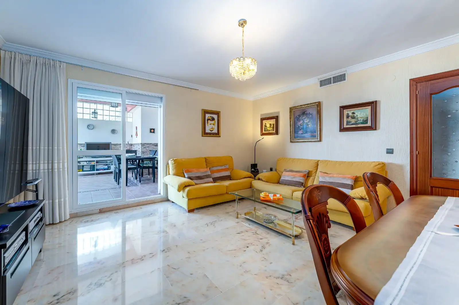 Sala de estar de Piso en venta en Benalmádena con Aire acondicionado, Calefacción y Terraza