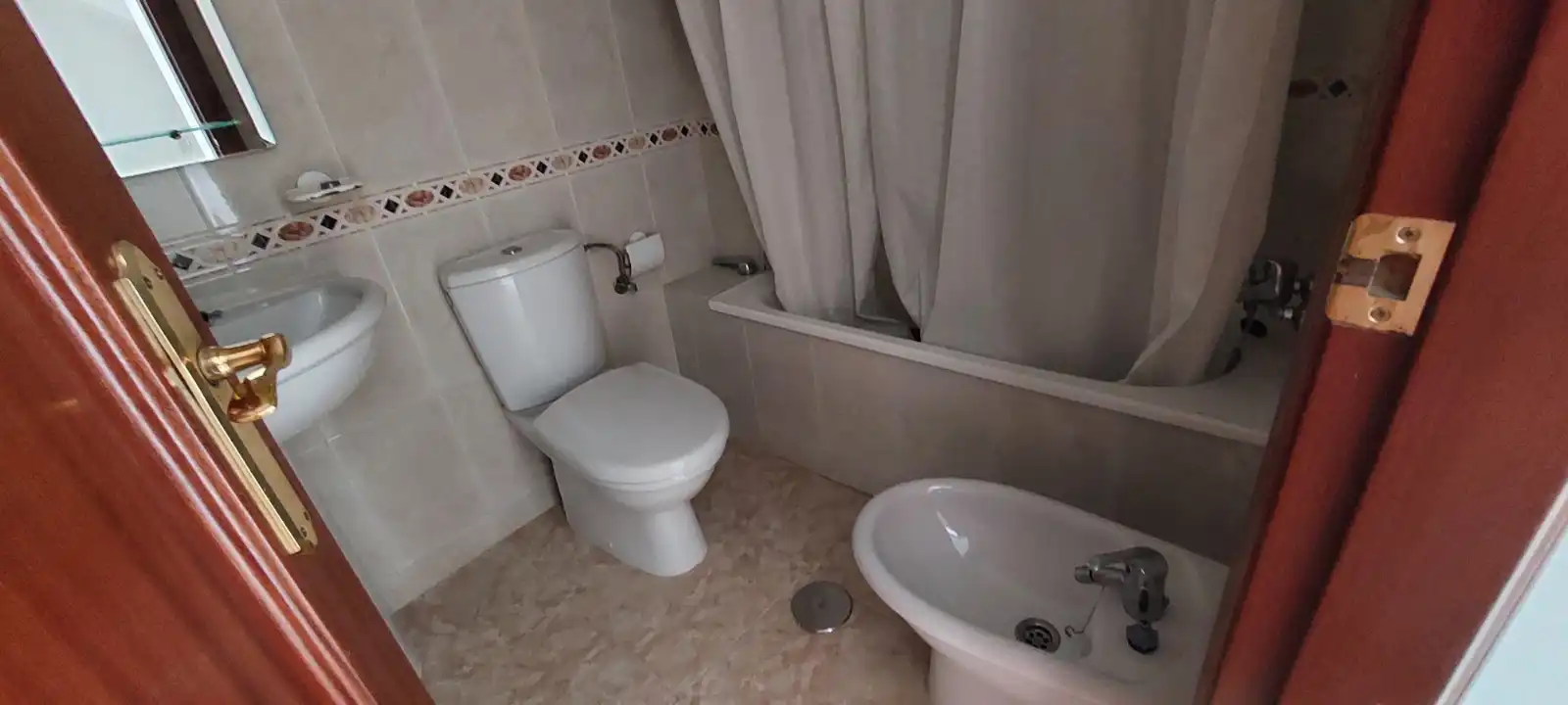 Baño de Casa adosada de alquiler en Badajoz con Calefacción, Jardín privado y Terraza
