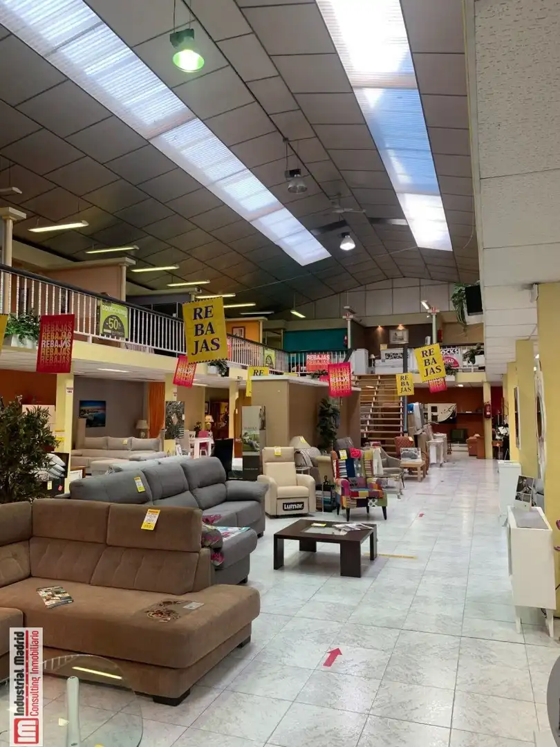 Industrial building to rent in Barrio de la Estación, imagen 2