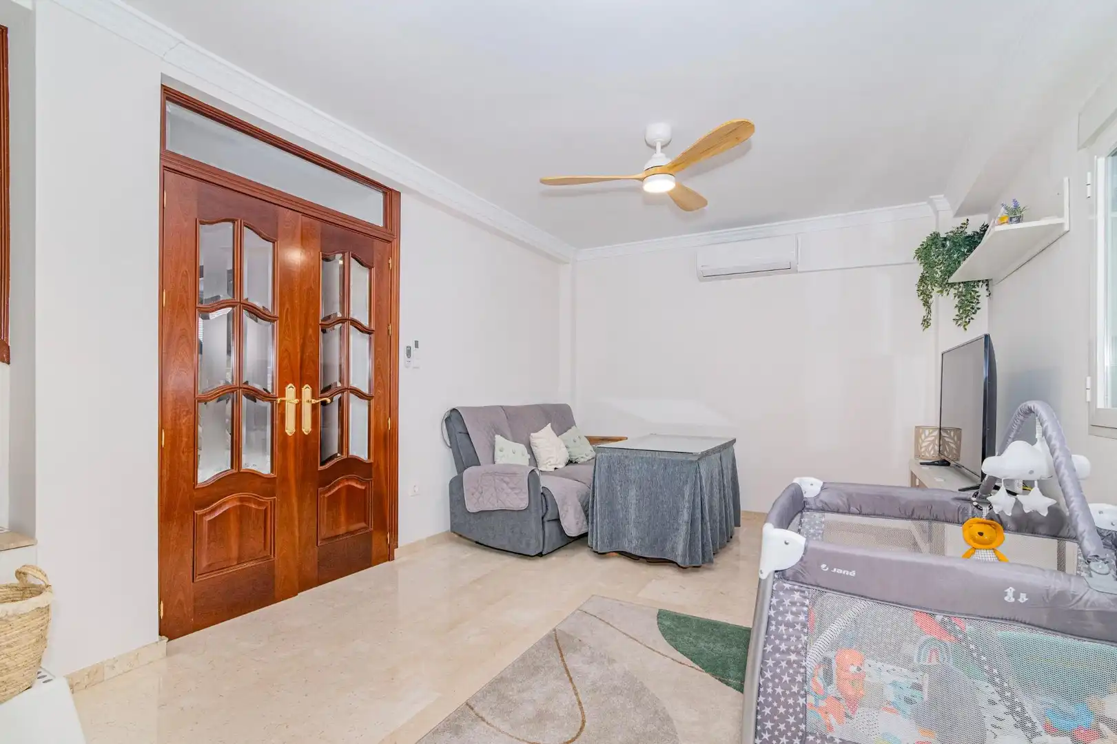 Sala de estar de Casa adosada en venta en Armilla con Aire acondicionado, Calefacción y Jardín privado