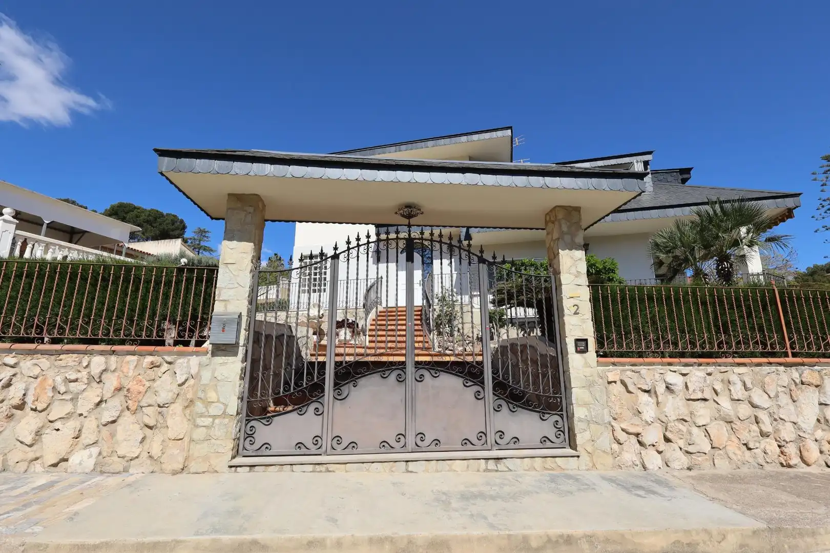 Vista exterior de Casa o chalet en venta en Chiva con Aire acondicionado, Calefacción y Jardín privado