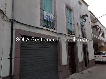 Casa amb balcó en venda a Calle Barrionuevo