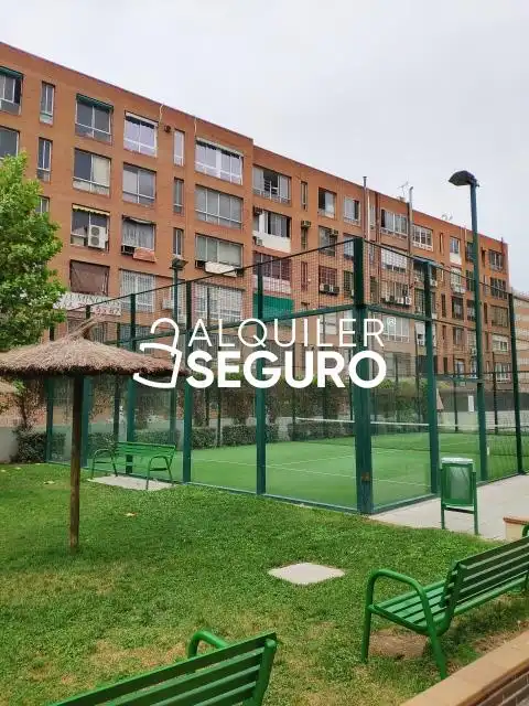 Außenansicht von Wohnung zur Miete in Madrid mit Heizung, Schwimmbad und Möbliert