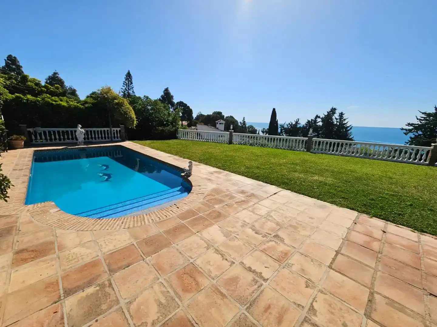 Schwimmbecken von Wohnung zur Miete in Mijas mit Klimaanlage, Privatgarten und Parkett
