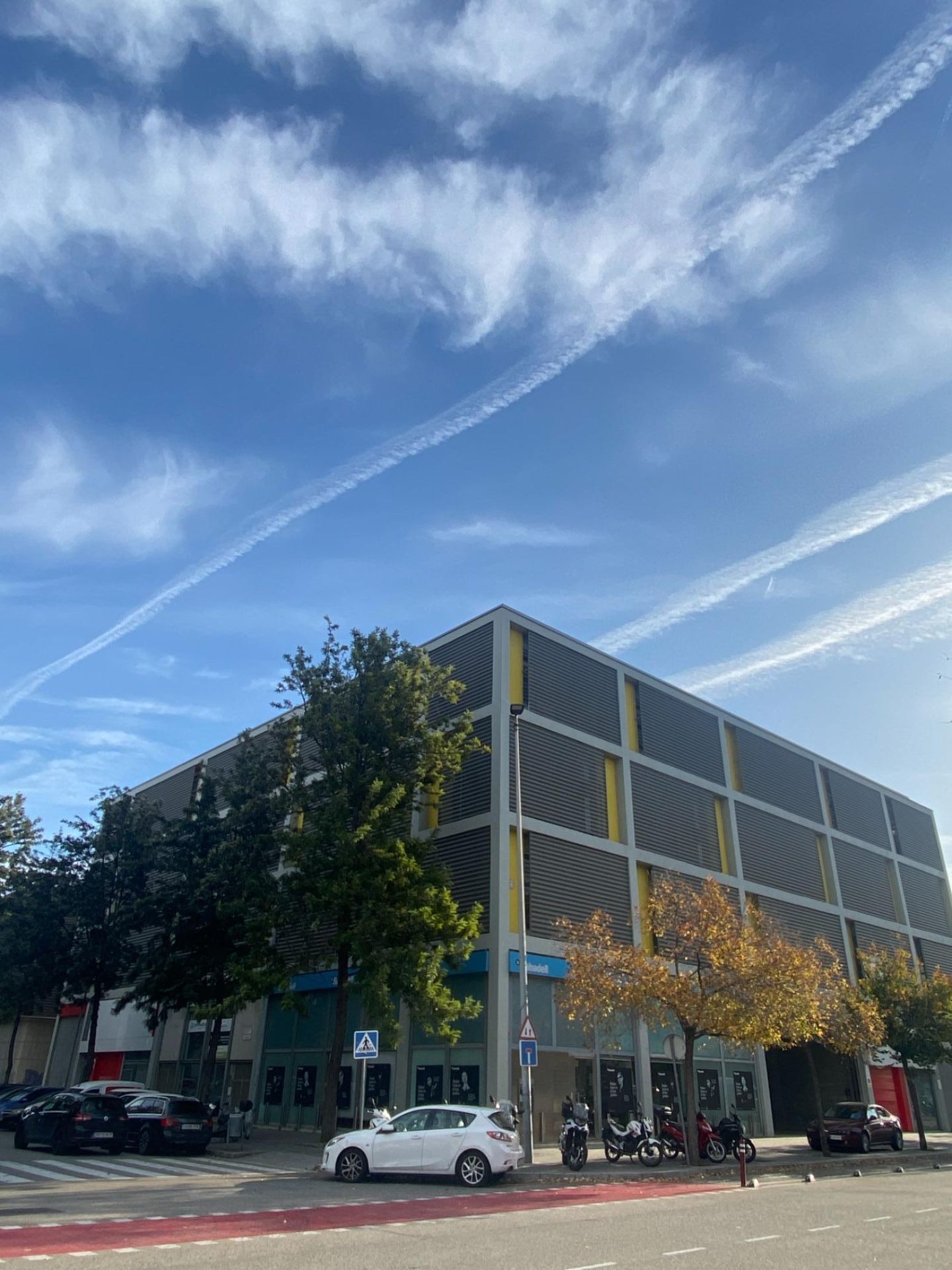 Exterior view of Industrial buildings for sale in L'Hospitalet de Llobregat