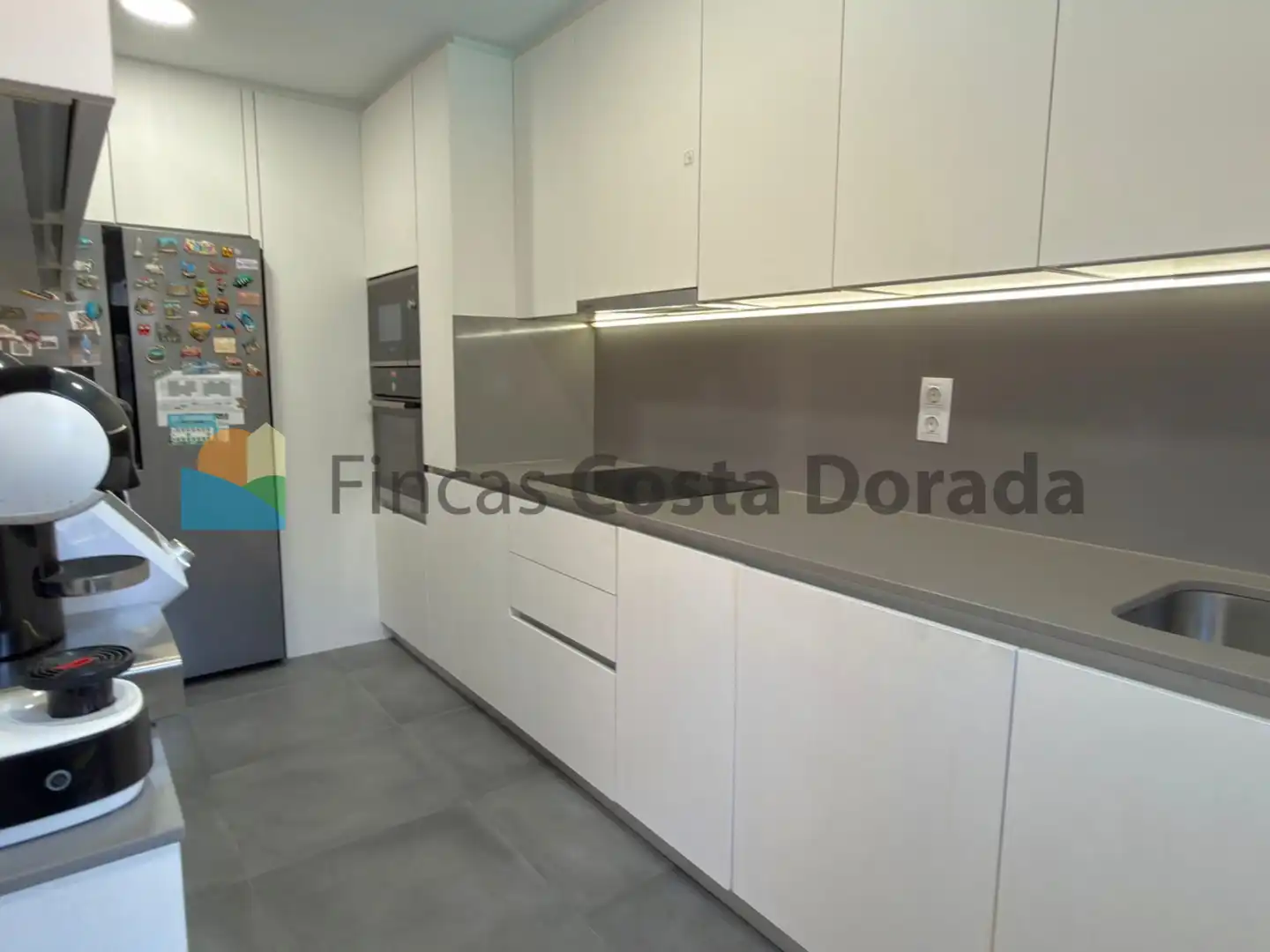 Cuina de Casa adosada en venda en Cubelles amb Aire condicionat, Calefacció i Jardí privat