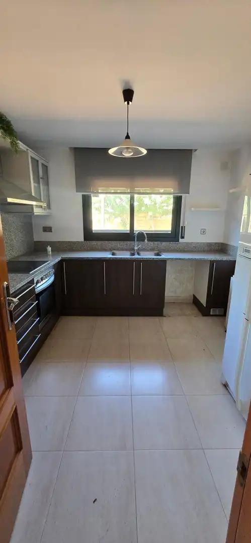 Cuina de Casa o xalet en venda en Reus amb Calefacció, Jardí privat i Terrassa