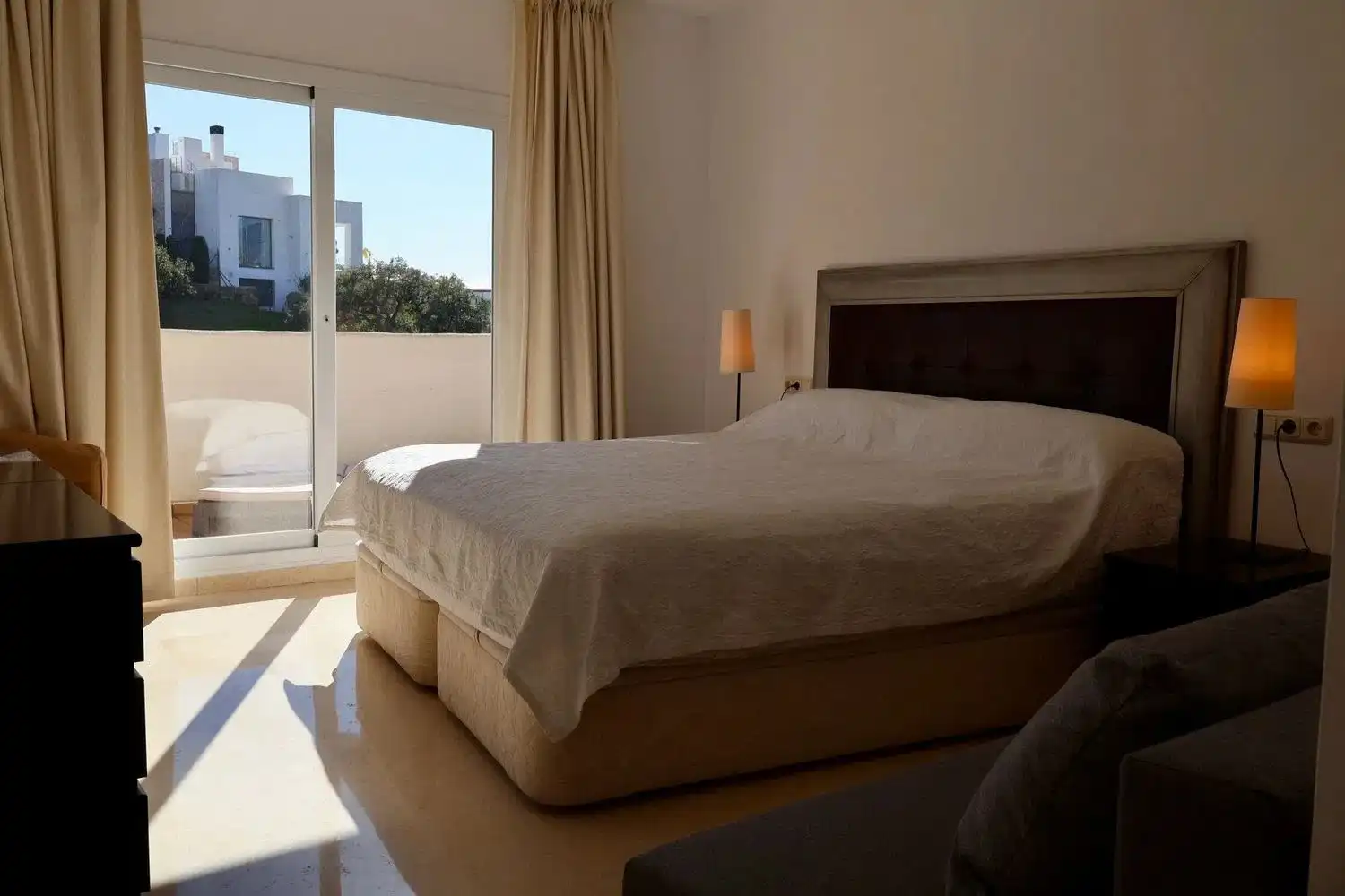 Dormitori de Àtic de lloguer en Marbella amb Aire condicionat, Calefacció i Terrassa