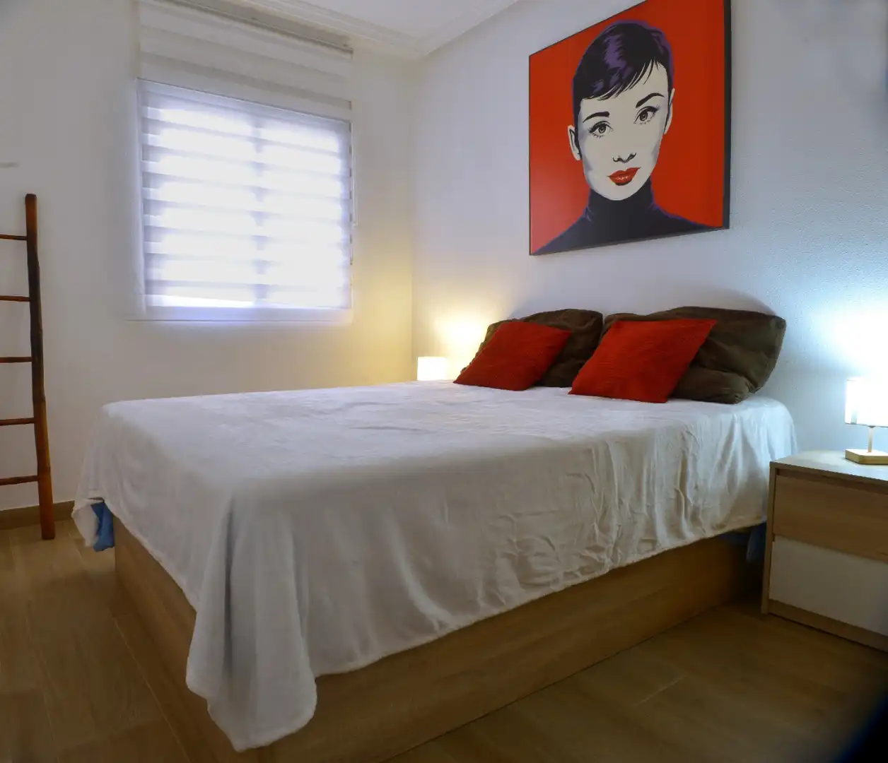 Habitación de Apartamento de alquiler en Santa Pola con Aire acondicionado, Calefacción y Amueblado