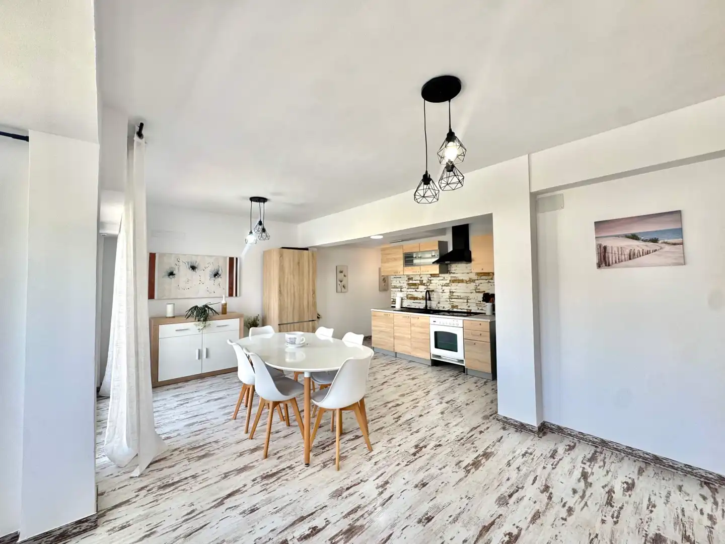 Küche von Wohnung zum Verkauf in Gandia mit Klimaanlage, Abstellraum und Balkon