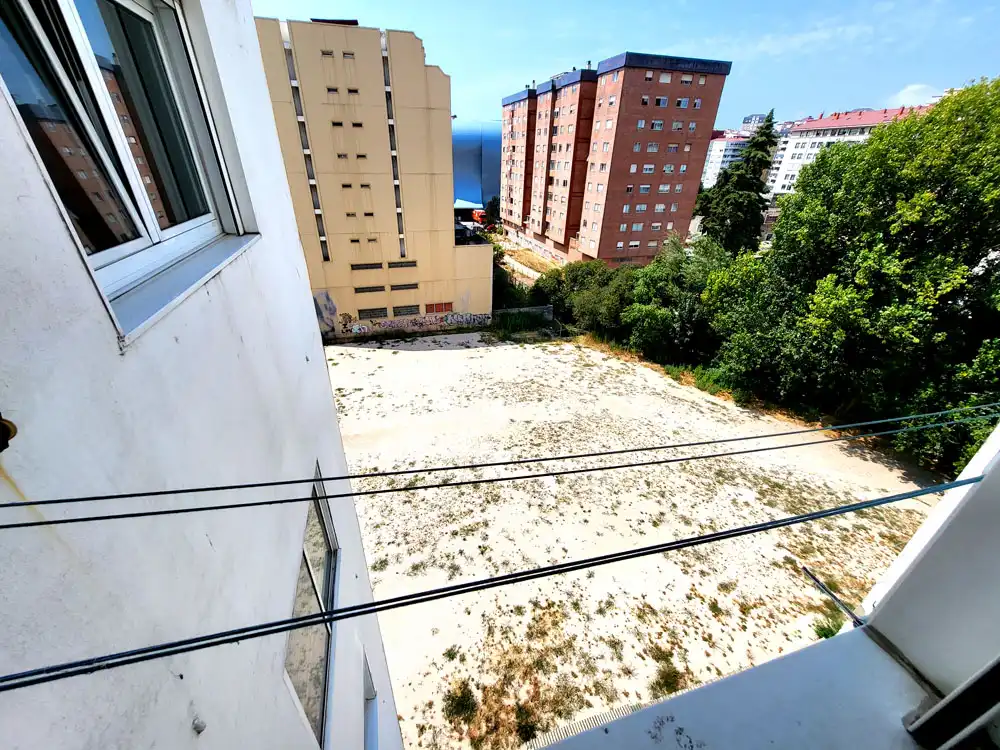 Vista exterior de Piso de alquiler en Vigo  con Amueblado, Horno y Lavadora