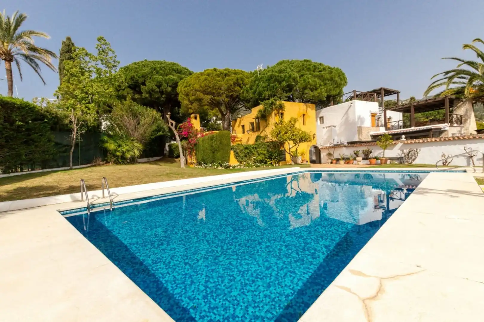Piscina de Casa o chalet de alquiler en Marbella con Terraza
