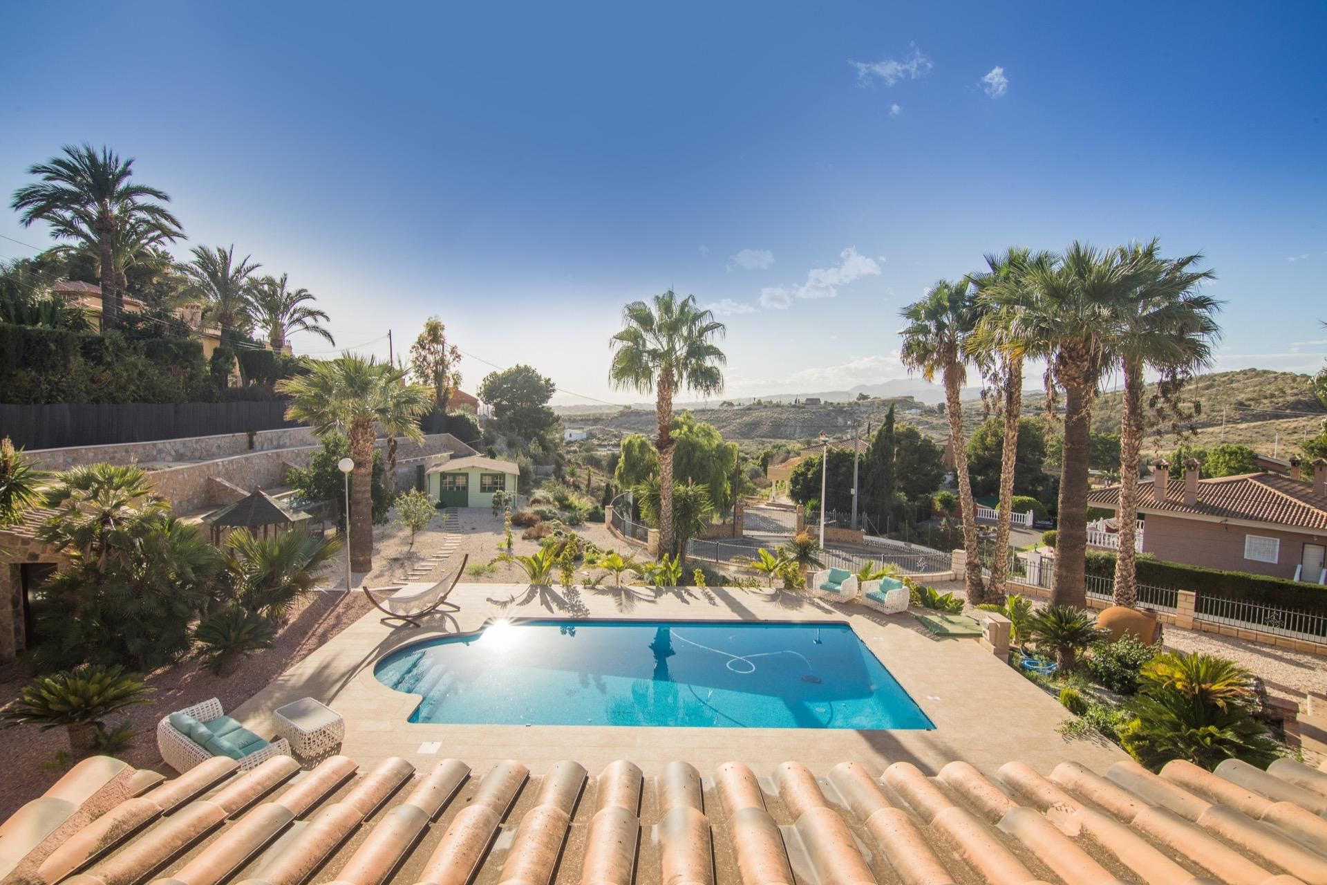 Vista exterior de Casa o xalet en venda en Elche / Elx amb Aire condicionat, Calefacció i Jardí privat