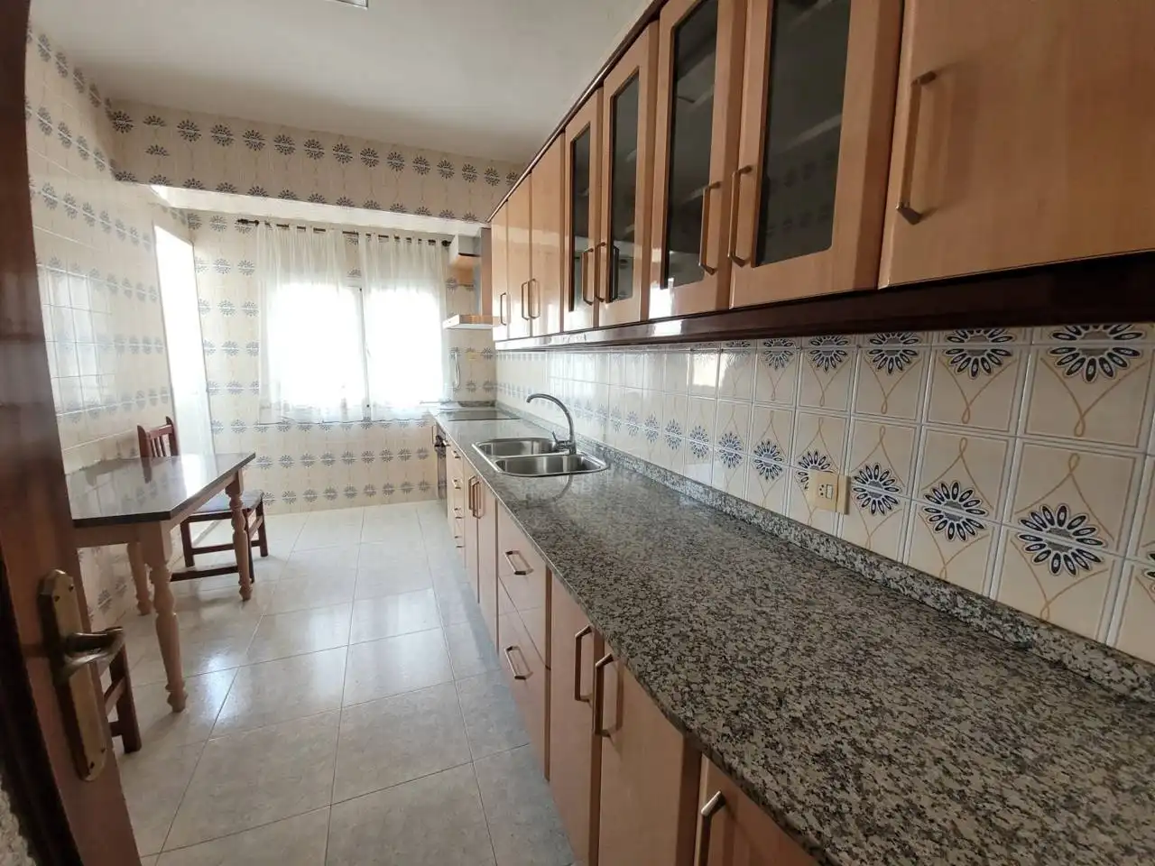 Cuina de Pis en venda en Baza amb Aire condicionat i Balcó