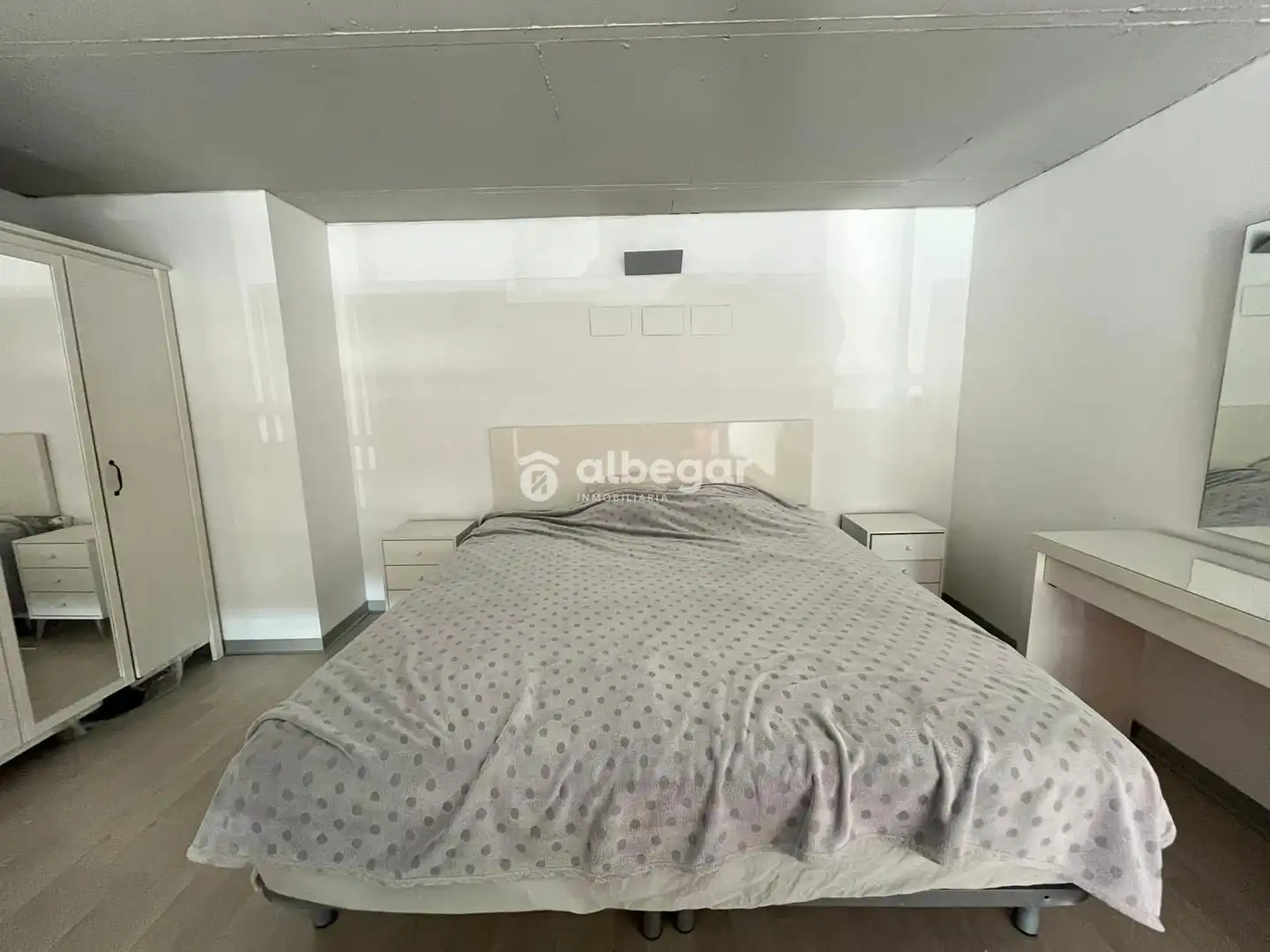 Schlafzimmer von Wohnung zur Miete in Valencia mit Klimaanlage, Terrasse und Schwimmbad