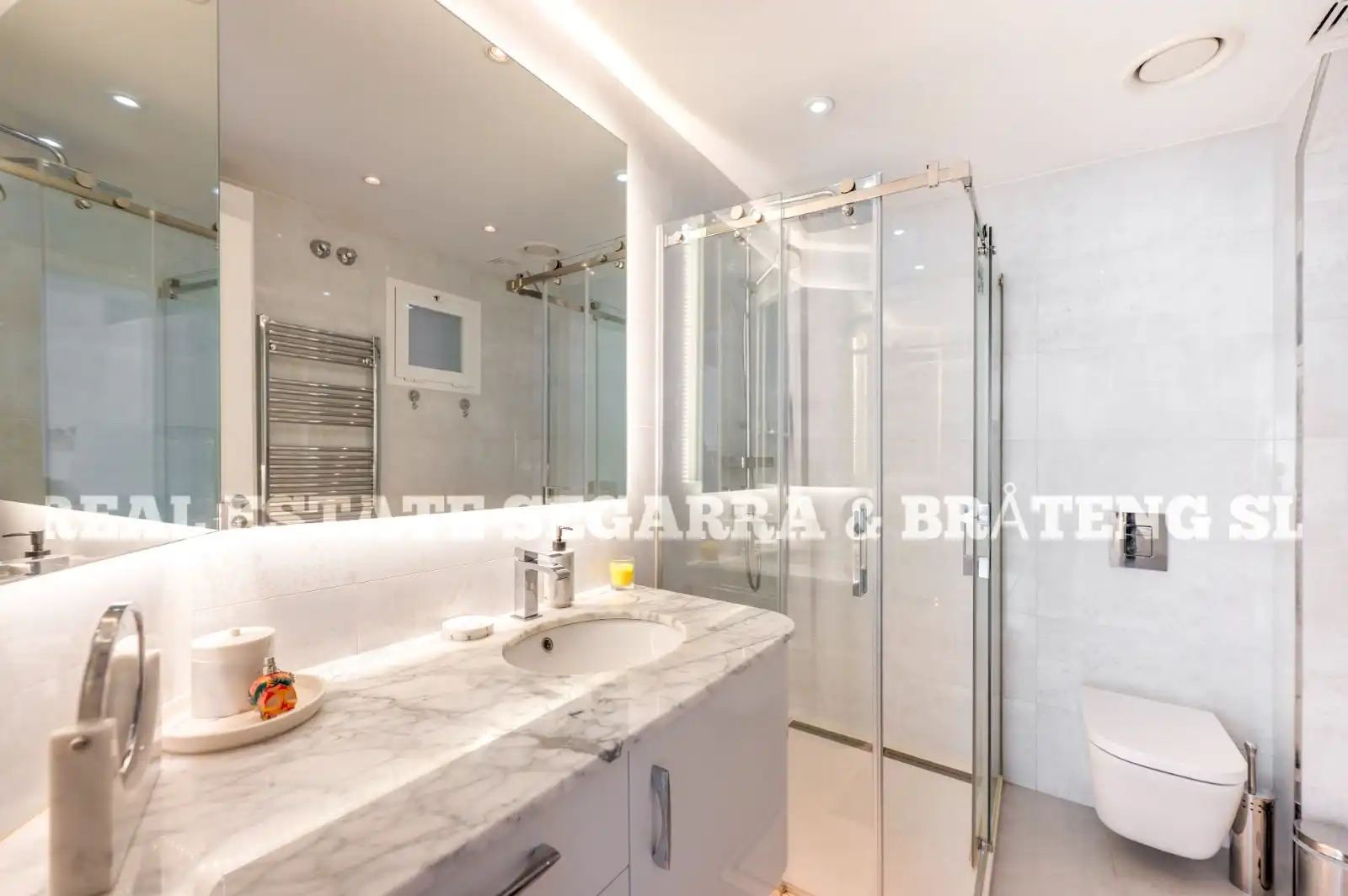 Bathroom of Apartments for sale in Marbella  with Air Conditioner, Terrace and Furnished