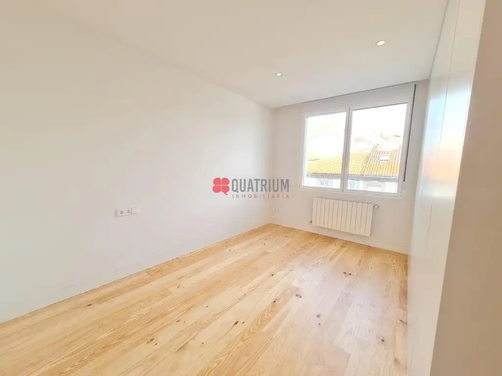 Bedroom of Flat for rent in Santiago de Compostela   with Heating
