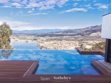 House with pool for sale in Carrer Jordi de Sant Jordi