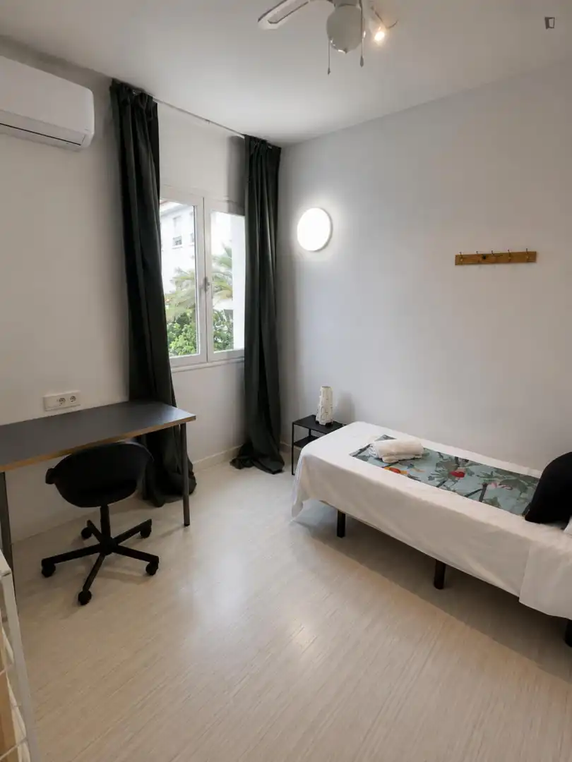 Dormitori de Casa o xalet per a compartir en Genil