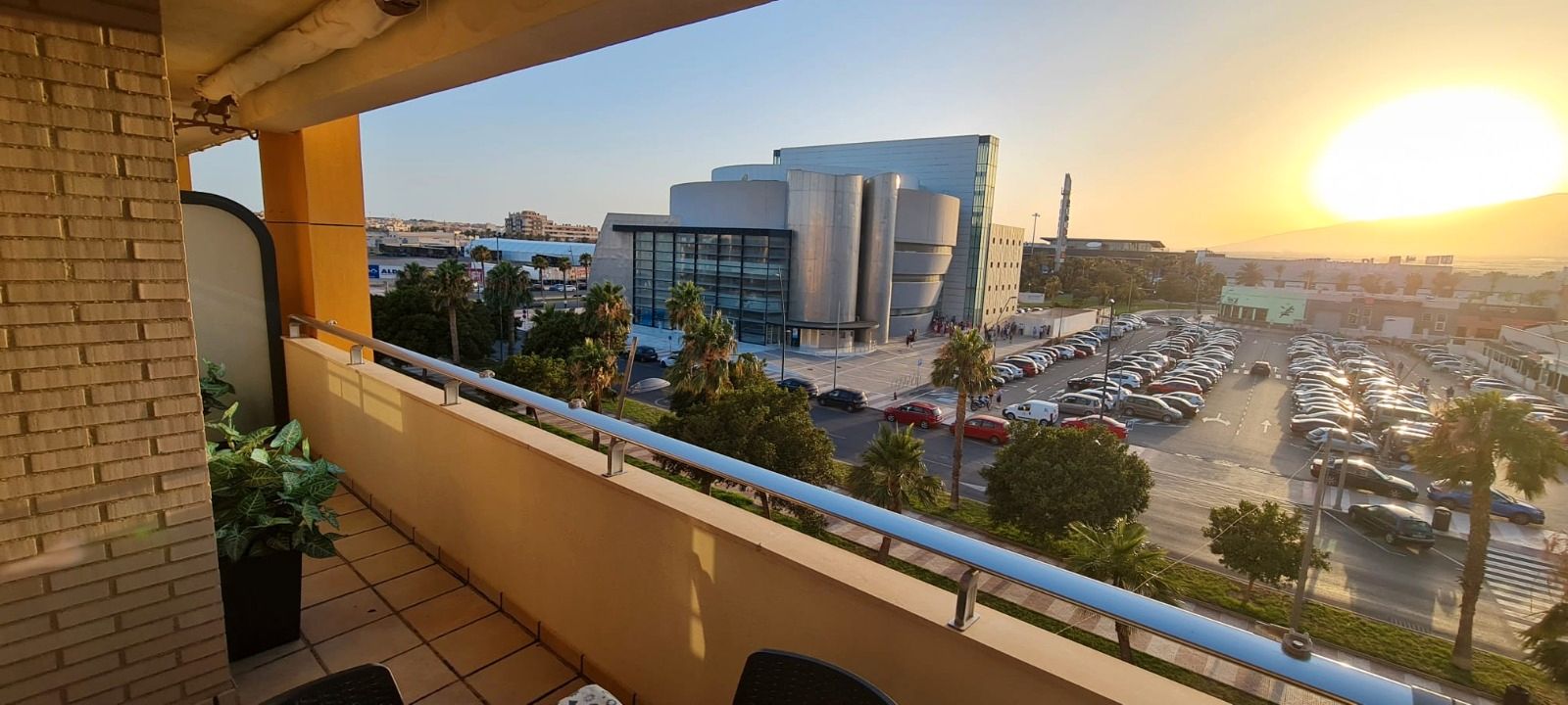 Vista exterior de Pis en venda en Roquetas de Mar amb Terrassa i Piscina comunitària