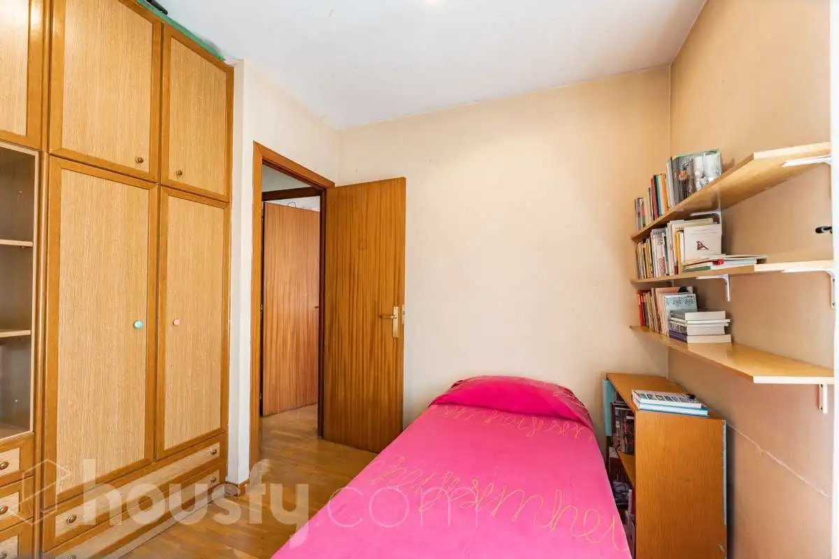 Habitación de Casa o chalet en venta en Sant Cugat del Vallès con Calefacción, Jardín privado y Parquet