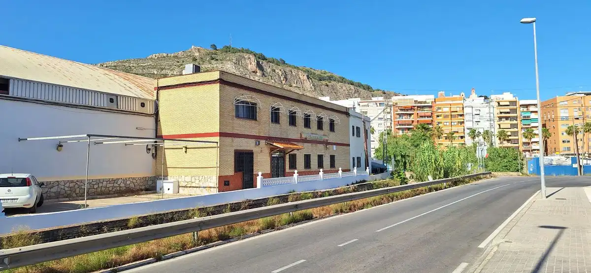 Vista exterior de Local en venda en Cullera amb Aire condicionat, Calefacció i Terrassa