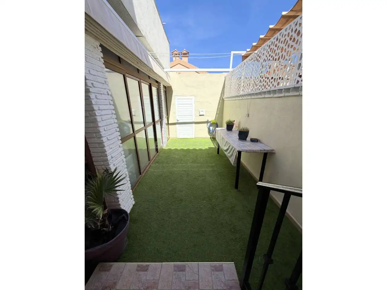 Terrace of Detached homes for sale in La Línea de la Concepción  with Terrace and Furnished