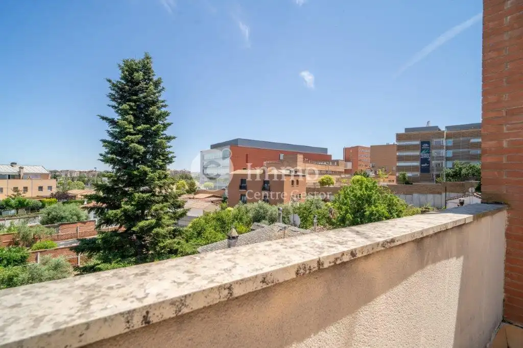 Außenansicht von Einfamilien-Reihenhaus zum Verkauf in Lleida mit Klimaanlage, Heizung und Privatgarten