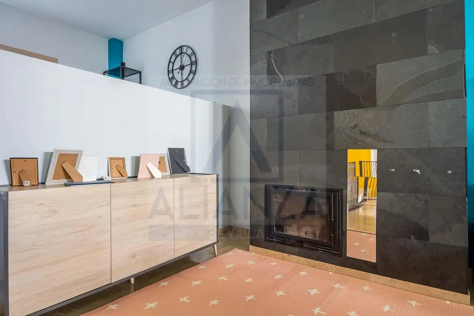 Sala d'estar de Casa adosada en venda en Almensilla amb Aire condicionat i Traster