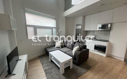 Living room of Flat to rent in  Madrid Capital  with Air Conditioner, Furnished and Washing machine