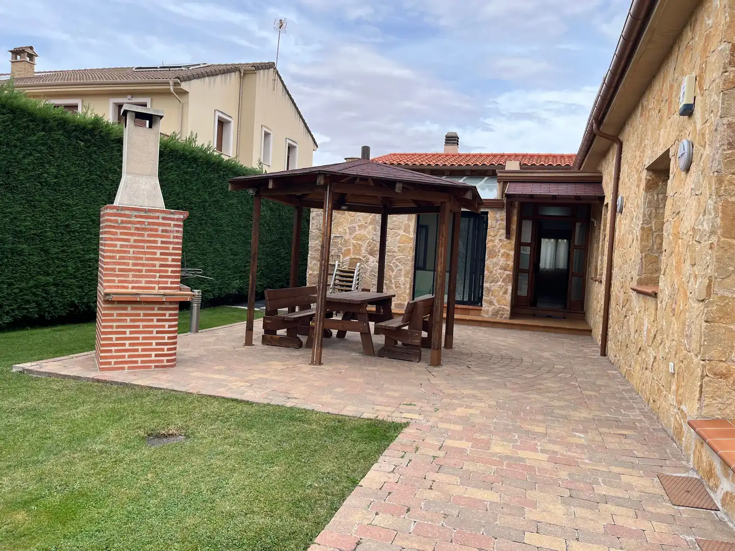 Casa con jardín en venta en Calle Peñalara, imagen 2