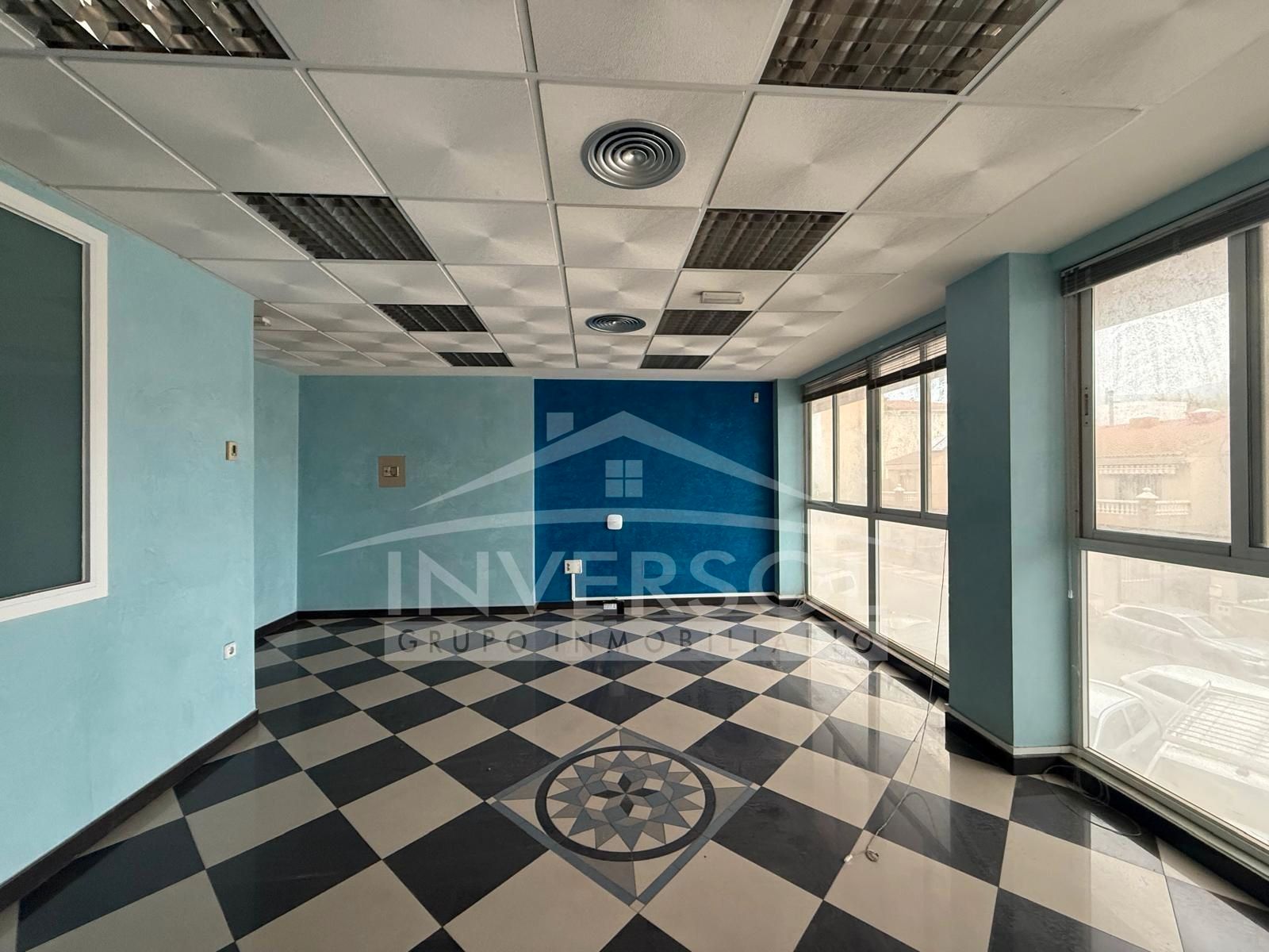 Office for sale in Roquetas de Mar