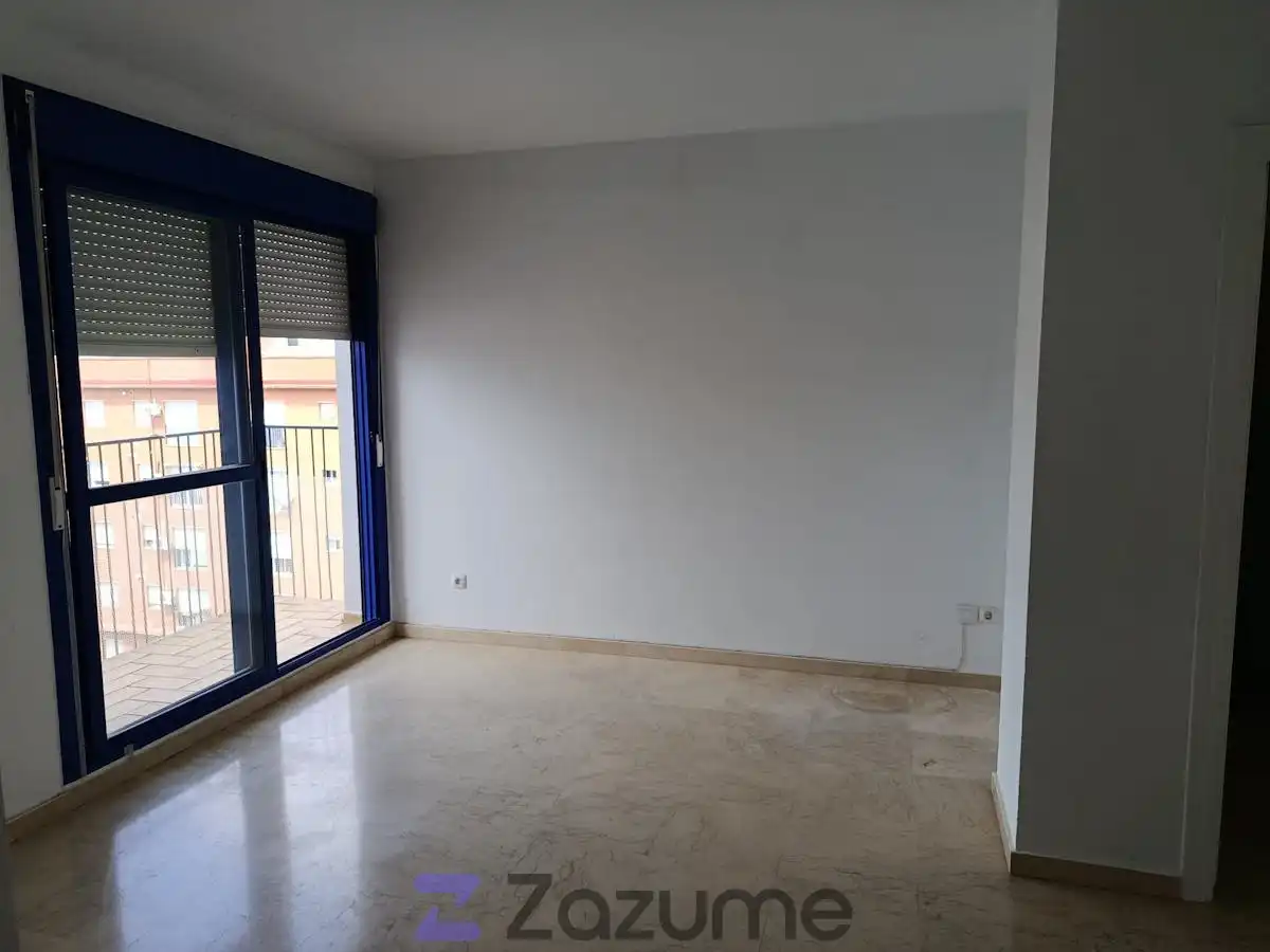Wohnung zur Miete in  Sevilla Capital mit Privatgarten, Schwimmbad und Ofen