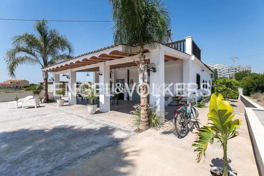 Vista exterior de Casa o chalet en venta en Valencia con Aire acondicionado, Calefacción y Jardín privado